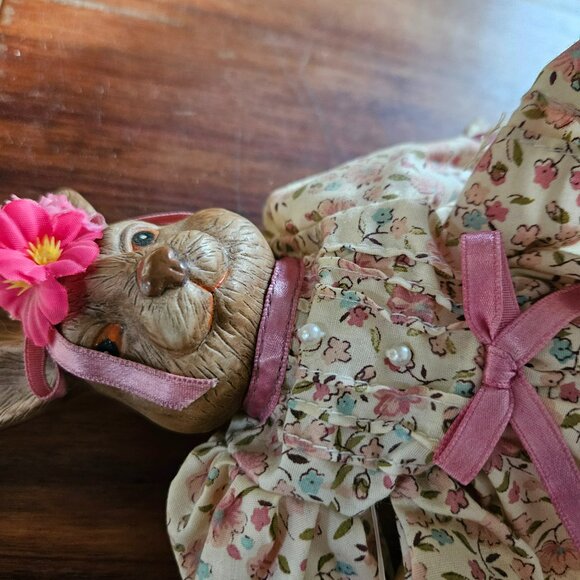 house of global porcelain bunny on stand Victoria Ashlea originals 1986 Germany - Picture 3 of 8